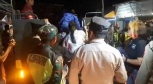 Petugas Gabungan Datangi Muda-Mudi Lagi Kumpul di Banjar, Waduh.. Ditemukan Cangkang Obat-Obatan !