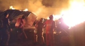 Kebakaran Melanda Sebuah Bangunan di Area Rumah Susi Pudjiastuti