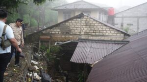 Pj. Bupati Bogor Tinjau Banjir di Cisarua, Berikan Bantuan untuk Korban