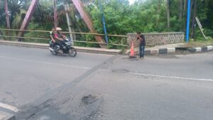 Jalan Rusak di Cipadung Kota Banjar Tak Kunjung Diperbaiki, Warga Resah