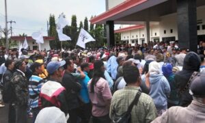 Tolak Intimidasi dan Perusakan, Petani Sinartanjung Gelar Aksi di DPRD Banjar