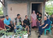 Derita Sakit Stroke, Engkus Tumaritis Dapat Bantuan Kursi Roda Dari dr Herman Sutrisno
