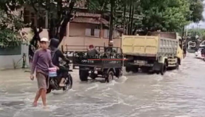 Pangandaran Diterjang Banjir, Arus Kendaraan Macet Total