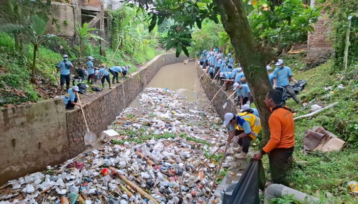Antisipasi Banjir, BBWS Citanduy Operasi Bersih Sungai Ciroas
