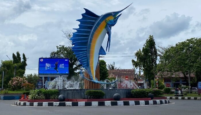 Patung Ikan Marlin Pangandaran Tampil Lebih Menawan Sambut Libur Nataru 2026