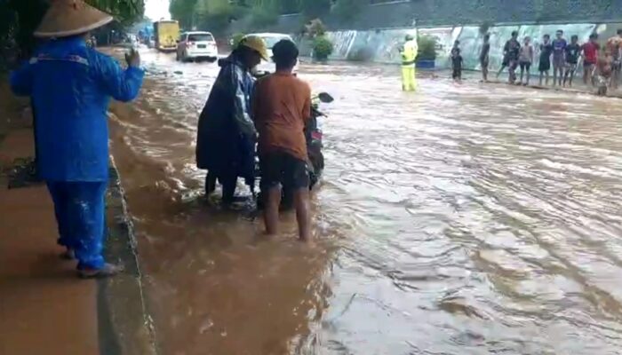 Ruas Jalan Nasional Jabar Jateng Tergenang Banjir