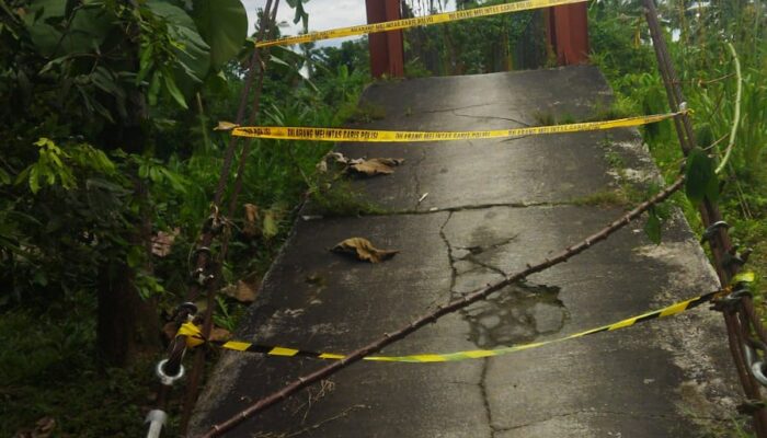 Pondasi Tergerus Erosi, Jembatan Penghubung Banjar Ciamis Ditutup