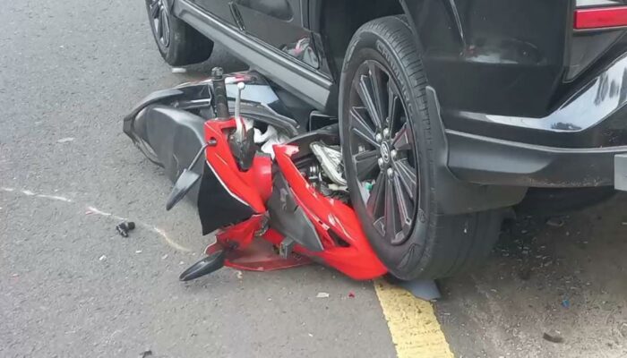 Tabrakan Beruntun di Ciamis, Motor Terlindas Mobil