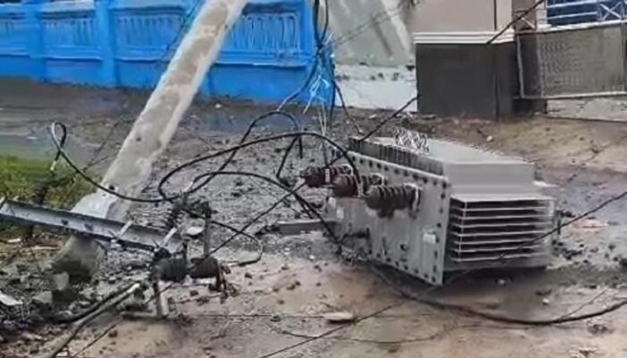 Angin Kencang Rusak Rumah Warga dan Robohkan Tiang Listrik di Mangunjaya Pangandaran