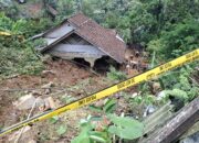 Tebing Kolam Ikan Longsor di Ciamis, Lansia Tewas tertimbun