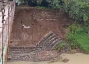 Jembatan Penghubung Dua Desa di Ciamis Terancam, Warga Minta Perbaikan Permanen