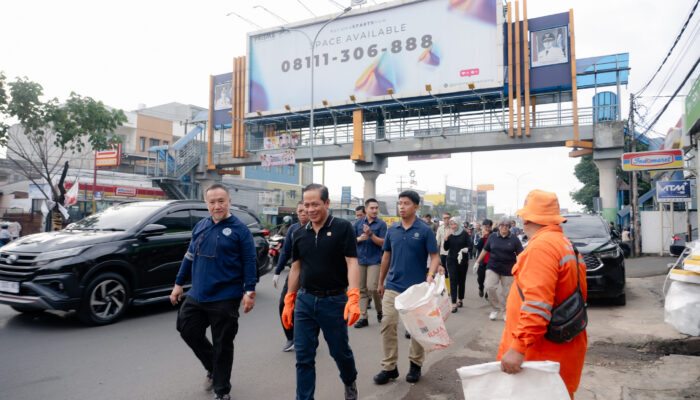 Respon Arahan Presiden Prabowo, Menteri LH Pimpin Ribuan Personel Tangani Darurat Sampah di Tangerang Selatan