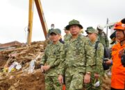 Panglima TNI Sambangi Lokasi Longsor, Pastikan Pencarian Korban Berjalan Optimal