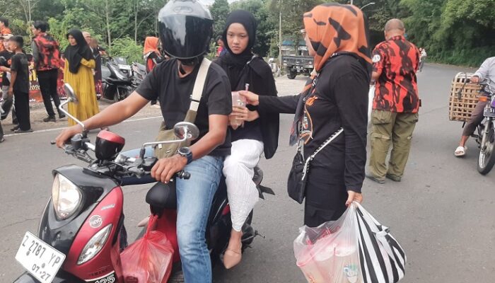 Ramadan Penuh Berkah, MPC Pemuda Pancasila Kota Banjar Bagikan Takjil untuk Pengendara