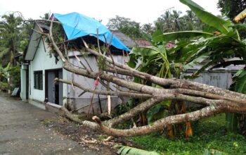 Hujan dan Angin Kencang Rusak Belasan Rumah di Pangandaran