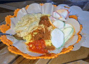 Murah dan Lezat, Nasi Kuning Jamaludin Diburu Warga untuk Santap Sahur