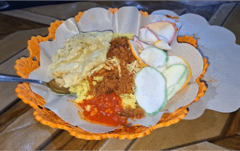 Murah dan Lezat, Nasi Kuning Jamaludin Diburu Warga untuk Santap Sahur