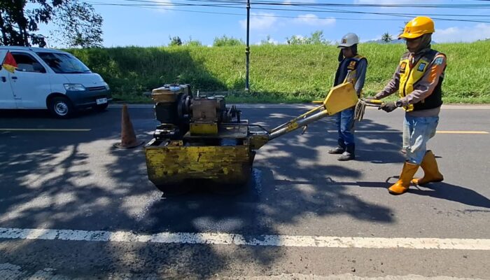Jelang Arus Mudik, 90 KM Jalan Nasional Jabar Jateng Ditambal Sulam