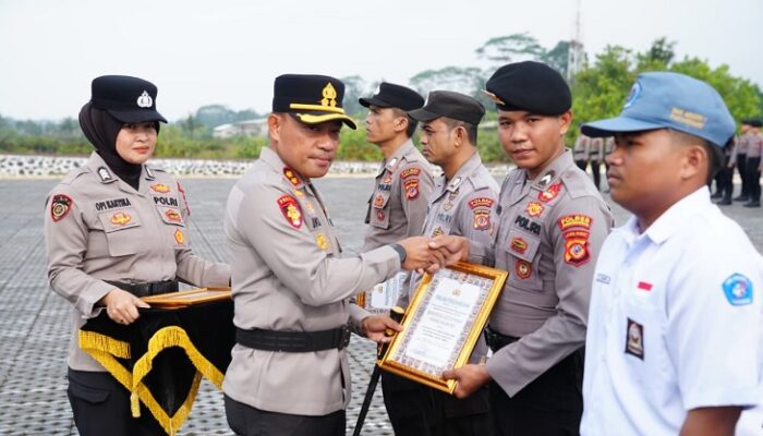 Polres Pangandaran Anugerahi Personel dan Pelajar atas Pengungkapan Kasus Kriminal