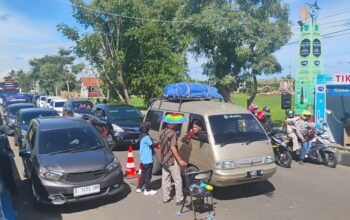 Puluhan Ribu Wisatawan Padati Pantai Pangandaran pada H+1 Lebaran