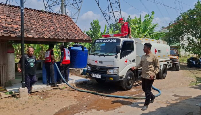 Kekeringan Masih Berlanjut, PMI Kota Banjar Distribusikan Air Bersih