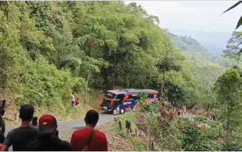 Kok Bisa ?! Gegara Sopir Lupa Jalan, Bus Pariwisata Nyasar Ke Kawasan Pegunungan di Ciamis