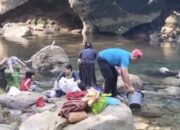 Sumur Kering Akibat Kemarau, Warga Pangandaran Ambil Air dari Sungai Kotor
