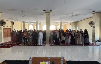 Inovatif! Mahasiswa Bahasa Inggris Unigal Teliti Pembelajaran Bilingual dan Kitab Kuning