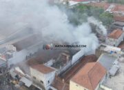 Toko Elektronik Ludes Terbakar, Arus Lalin Jalan Nasional Dialihkan