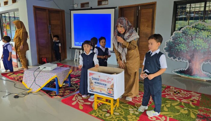 Tanamkan Empati Sejak Dini, Siswa TK Putra 3 Banjar Gelar Aksi Peduli Gempa NTT