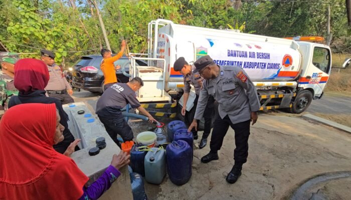 14 Ribu Jiwa Alami Kekeringan, Polres Ciamis Salurkan Air dan Buat Sumur Bo