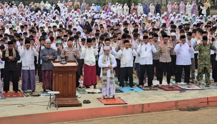 Kemarau Panjang, Ribuan Warga Gelar Sholat Istisqo